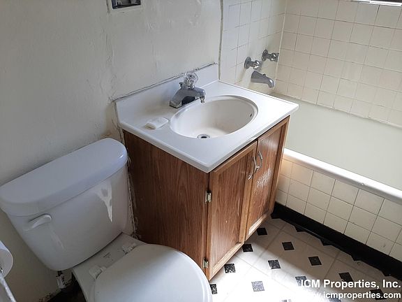 5th image of 516 W Cornelia Ave #3R