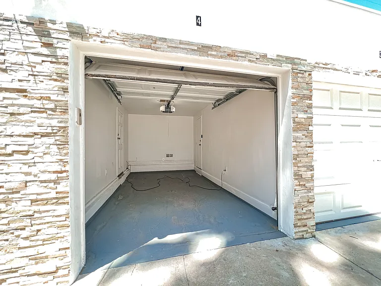 1529 S Orange Grove Ave #1/2 — Photo 13