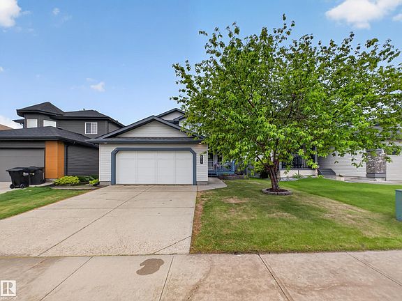 3rd image of 611 Meadowview Cres