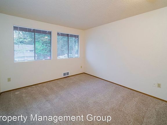 5th image of 12710 51st Ave NE #B