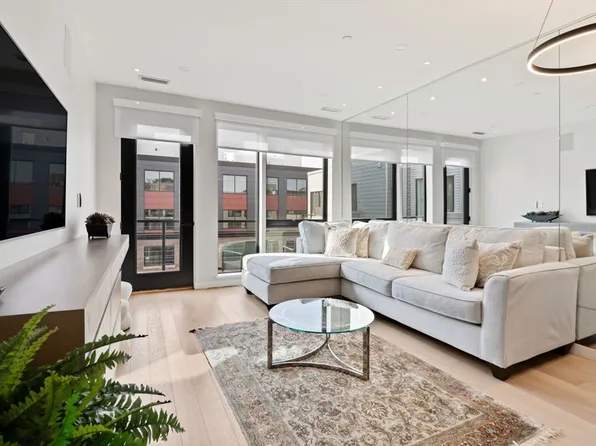45 W 3rd St Unit 504, South Boston, MA 02127