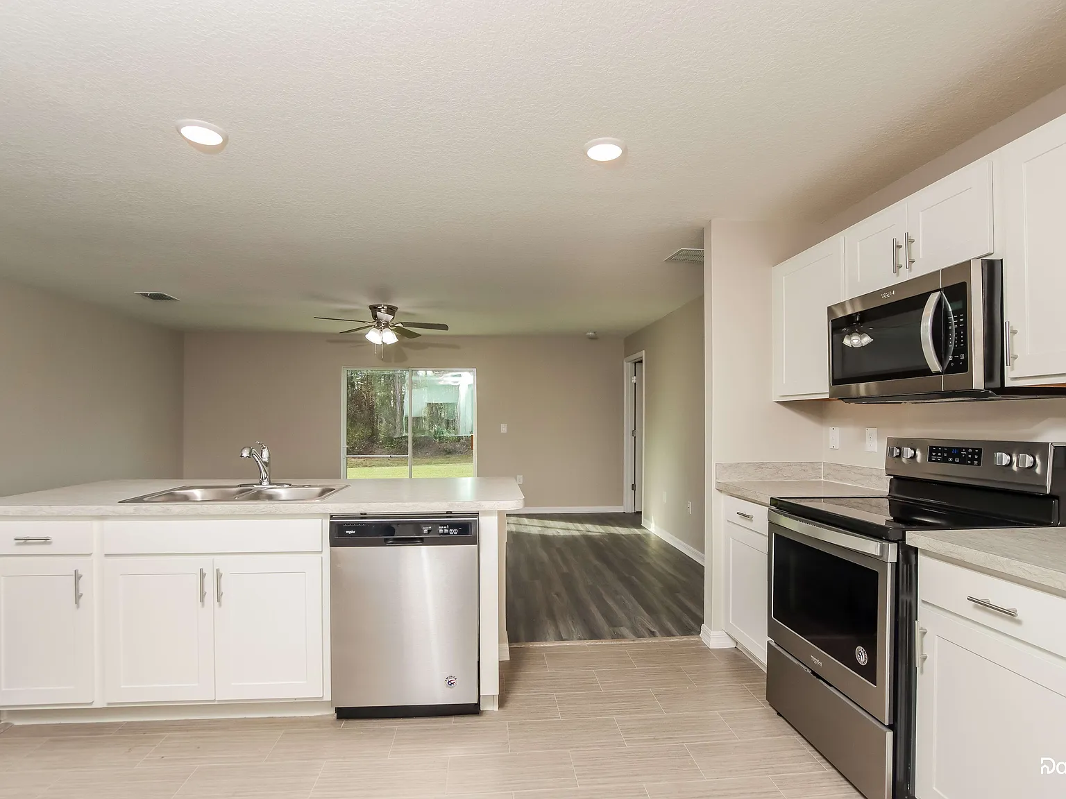 4 bed, 2.0 bath, 1806 sqft, $2,080 — Photo 3