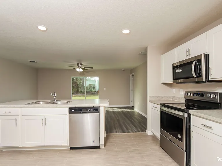 760 Campina Ave SE — Photo 3