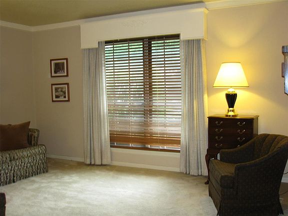 5th image of 7223 Yellow Pine Dr