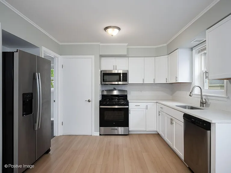 14341 Dobson Ave — Photo 3