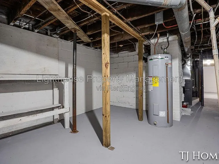 1468 Jiroch St — Photo 11
