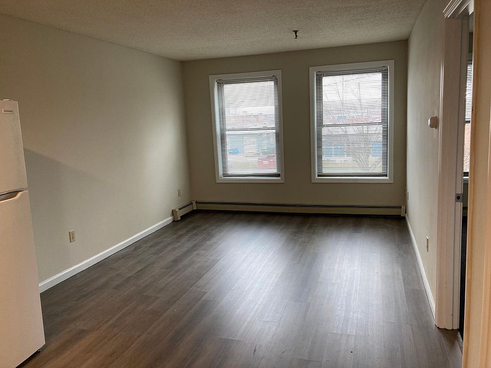 Champlain School Apartments - 817 Pine St Burlington VT | Zillow