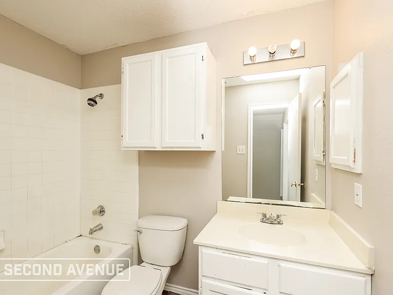 12931 Parker Ct — Photo 17
