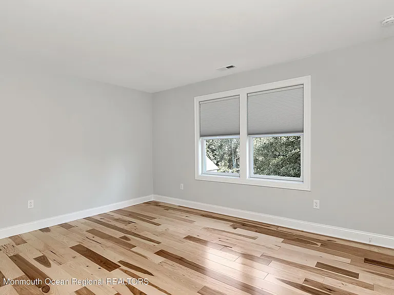 402 6th Ave — Photo 10