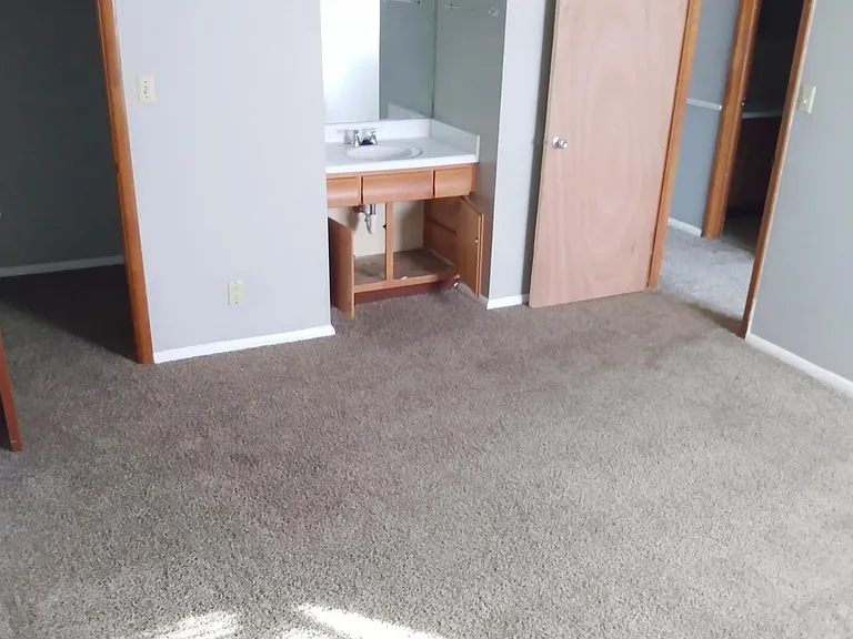 Skyview Court Apartments — Photo 9