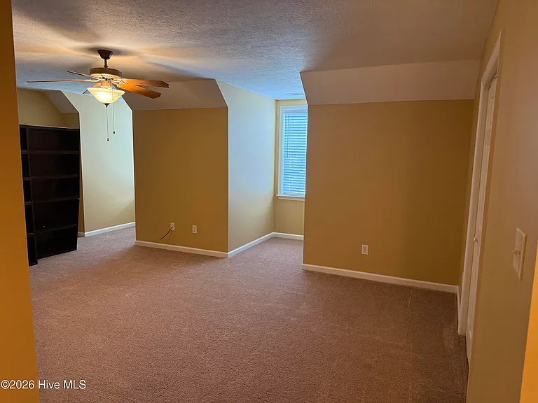 925 Woody Hill Cir — Photo 30