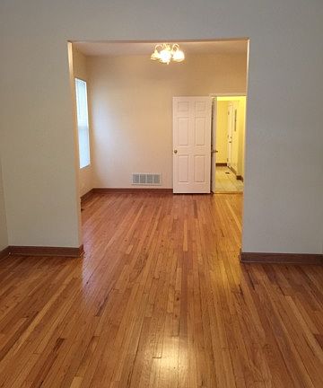4th image of 7213 N Wolcott Ave #2