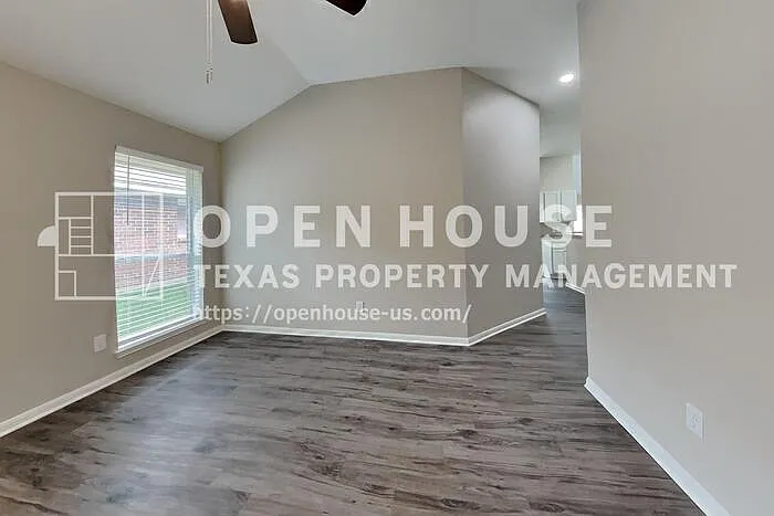 2222 Friarwood Trl — Photo 3