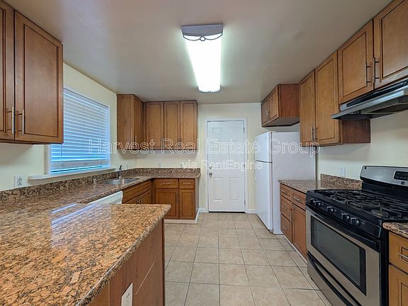 4th image of 500 Warden Ave