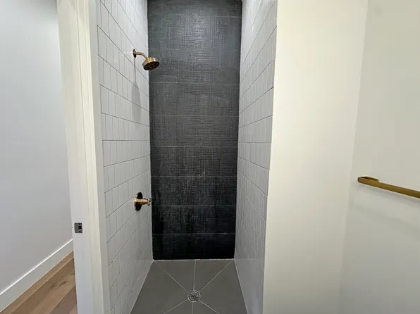 1853 Cornelia Street image 2 of 16