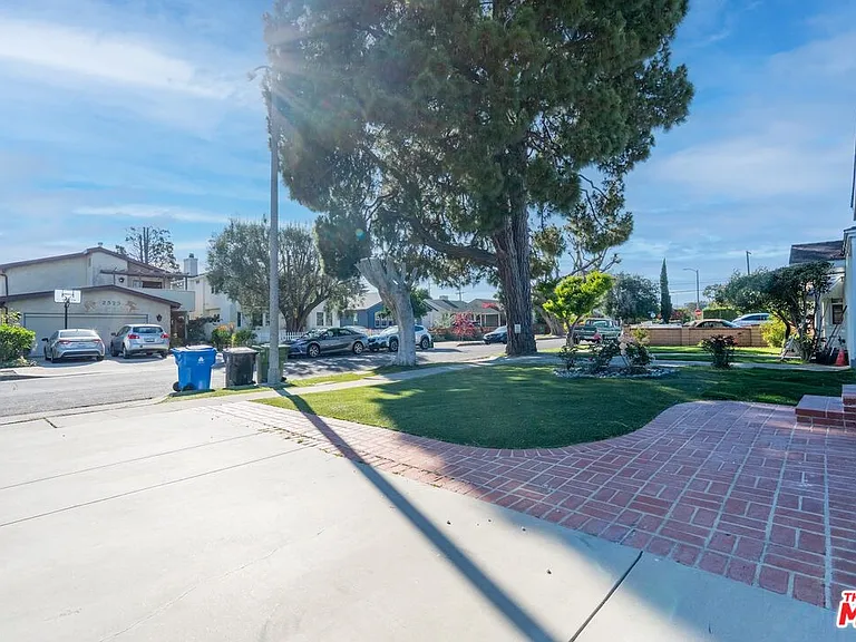 2522 Armacost Ave — Photo 57