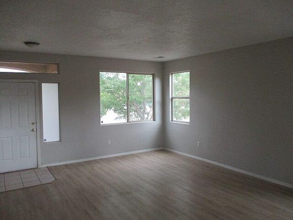 3rd image of 1201 Sidewinder Rd NE