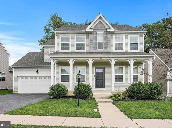 58 Honeysuckle Dr, Marietta, PA 17547