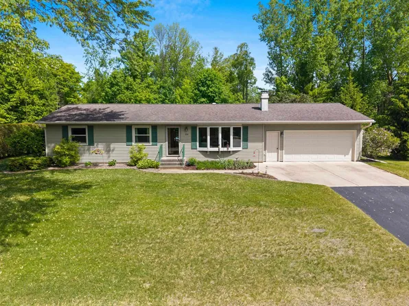204 W Highland Dr, Oconto Falls, WI 54154
