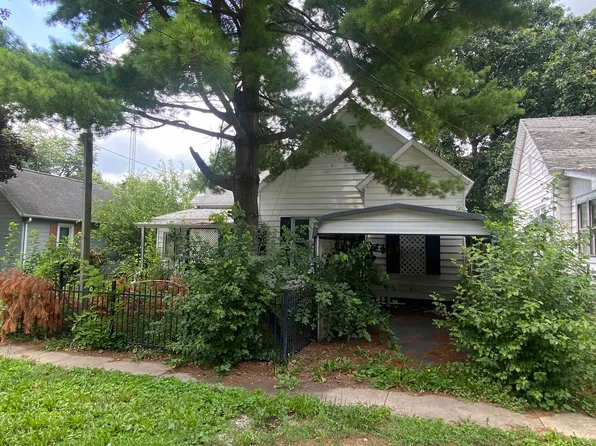 967 N Noble St, Virden, IL 62690