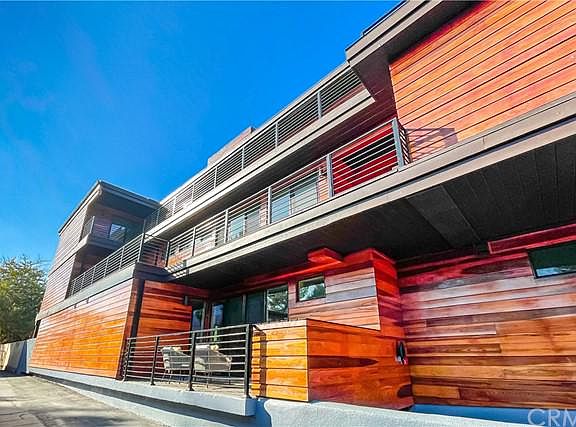 3rd image of B 1046 E Villa St
