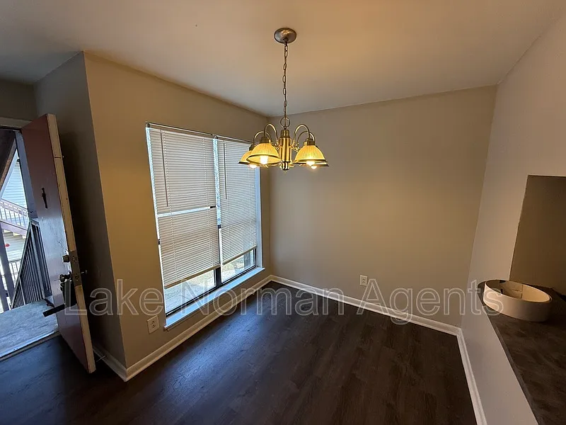 2 bed, 2.0 bath, 908 sqft, $1,050 — Photo 3