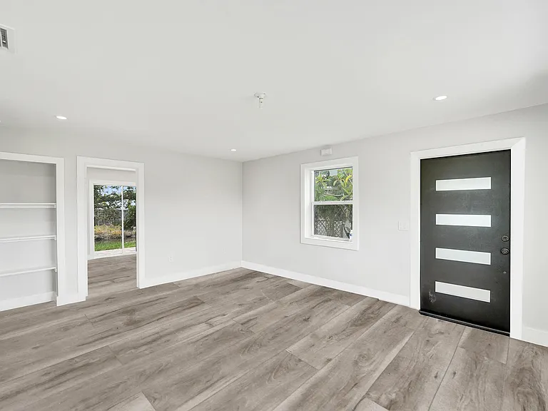 5601 SW 36th Ct — Photo 25