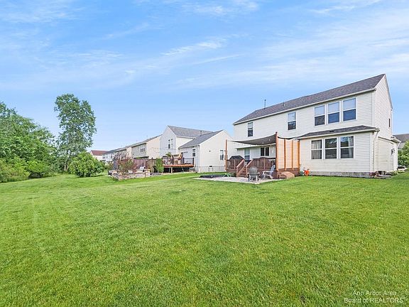 5th image of 9741 Ravenshire Dr