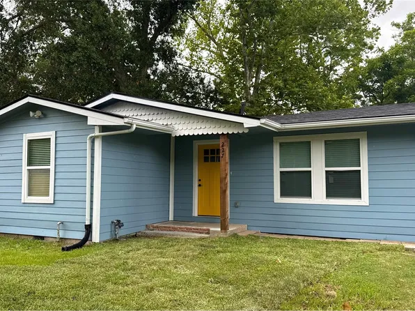 227 Kansas St, Bacliff, TX 77518