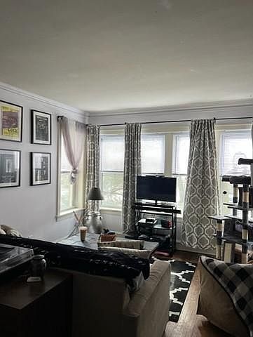 1st image of 1400 W Cuyler Ave #1E