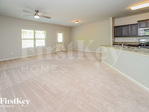 3rd image of 530 Sunrise Ln