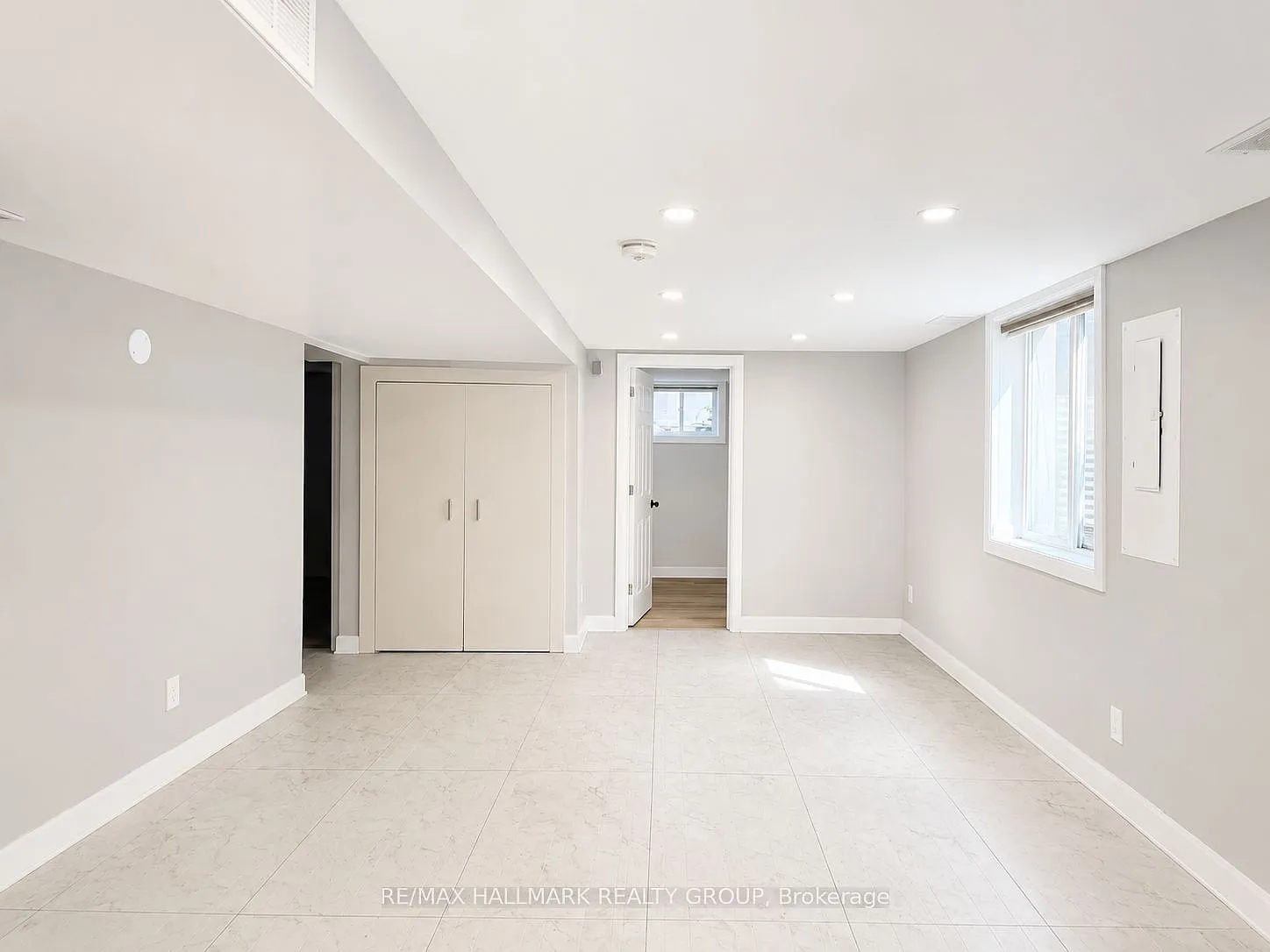 3 bed, $2,400 — Photo 4