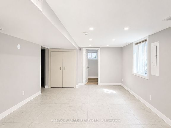 4th image of 735 Borthwick Ave