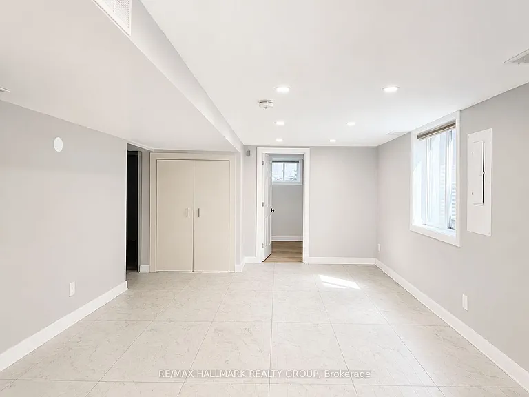 735 Borthwick Ave — Photo 4