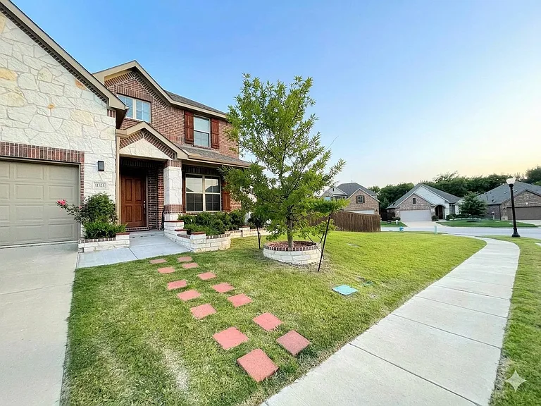 11513 Morrow Ln — Photo 2