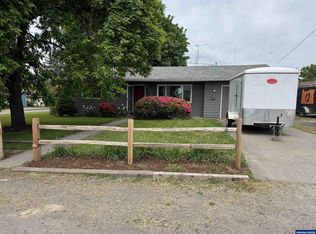 1070 Academy St, Mount Angel, OR 97362
