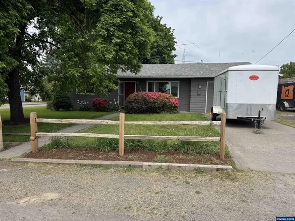 1070 Academy St, Mount Angel, OR 97362