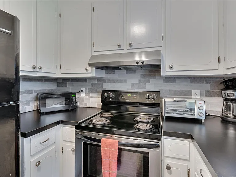 201 Parthenia Dr — Photo 16