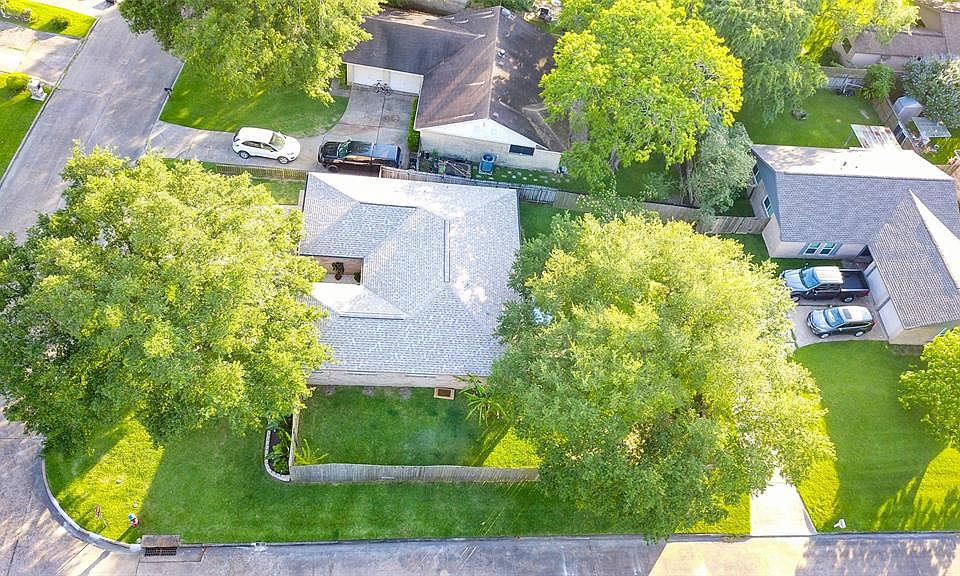 1st image of 412 Bayridge Dr
