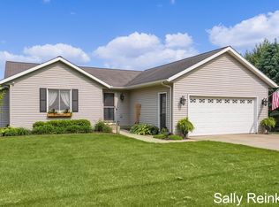 9158 Summit Ave NE, Rockford, MI 49341