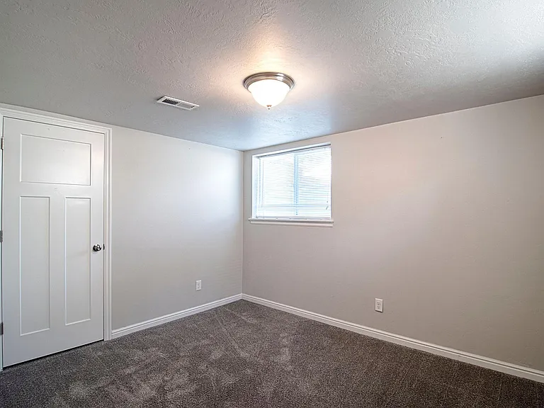 1549 E Westminster Ave — Photo 18