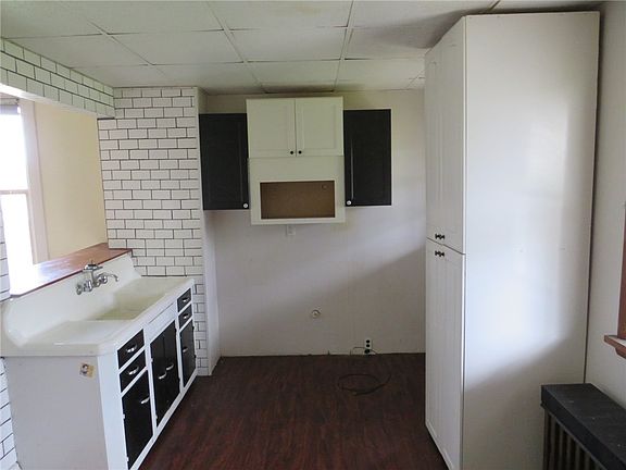 4th image of 1115 Karl Ave