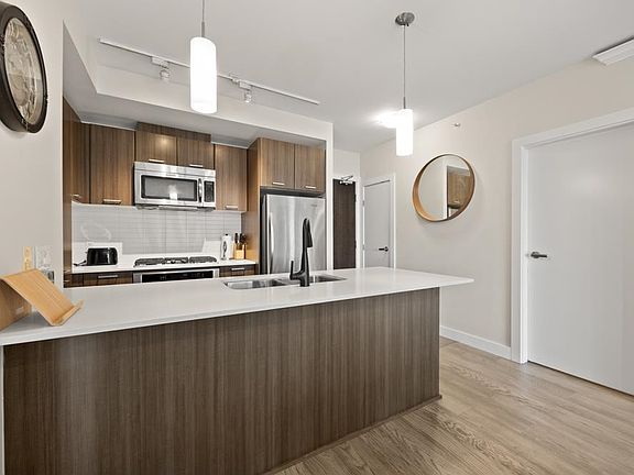 4th image of 301 Capilano Rd #1503