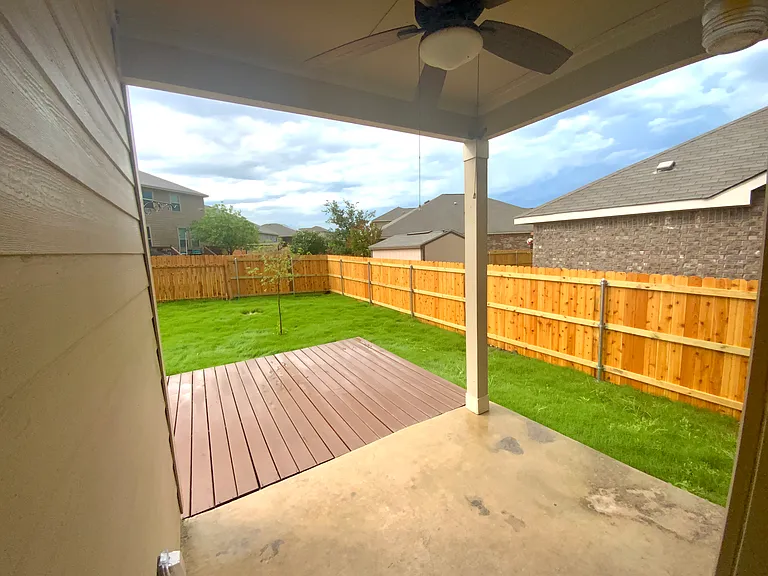 1810 Logan Trl — Photo 25