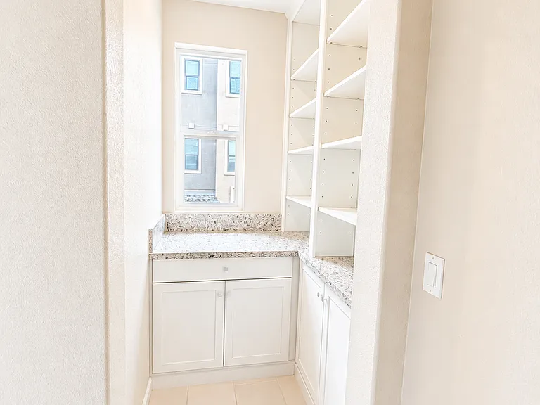 22755 Filbert St — Photo 10
