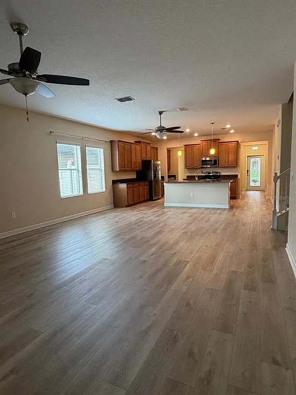 5 bed, 3.5 bath, 3834 sqft, $3,500 — Photo 4