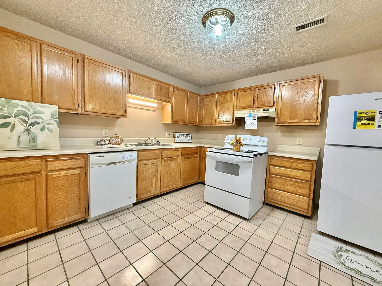 3 bed, $1,375 — Photo 4