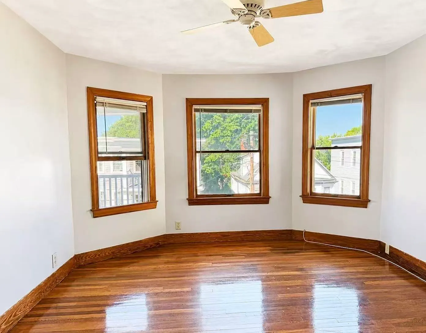 3 bed, 1200 sqft, $3,200 — Photo 2