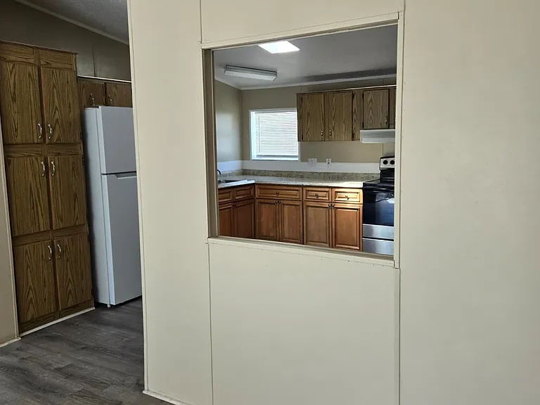 910 W Maxanna Blvd — Photo 24