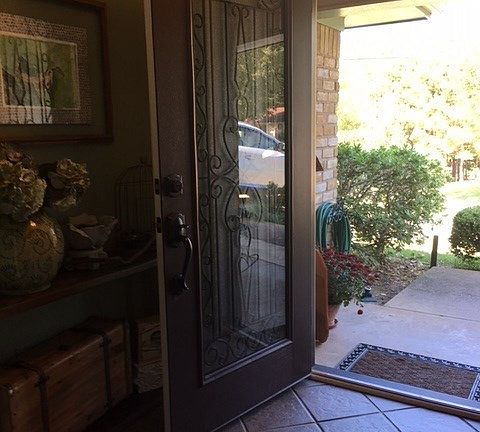 4th image of 122 Honeysuckle St